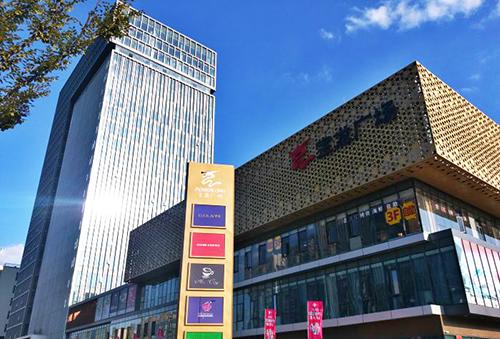 寶龍廣場(chǎng)